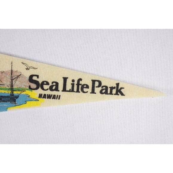 Vintage small 14" Sea Life Park Hawaii pennant, small tourist souvenir neon - Picture 6 of 8